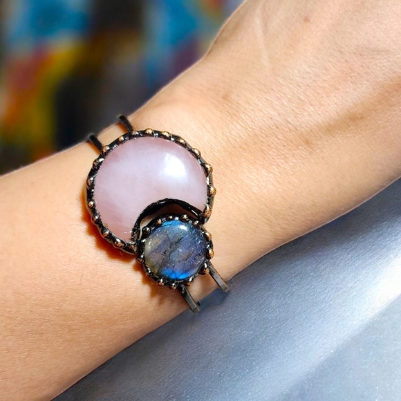 🆕 Pink Rose Quartz & Labradorite Moon Natural Stone Bangle Cuff Bracelet 🌈✨ - Picture 5 of 14